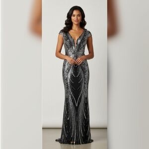 Stunning Silver & Black Sequin Gown - Perfect for Formal Events - Size 1X - NWT
